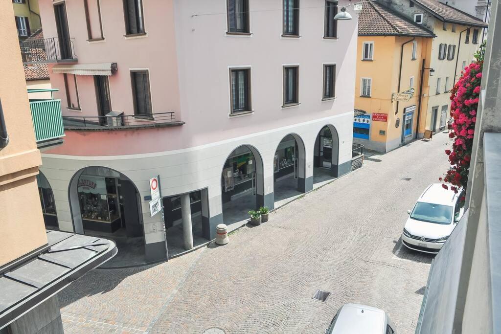 Nell'incantevole Citta Vecchia Di Locarno